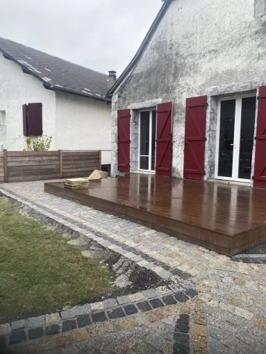 Création et réalisation d'un aménagement extérieur de pavés en granit à Sainte Colome