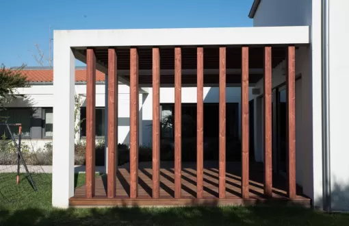 Création d'une terrasse contemporaine et naturelle par maitre d'œuvre à Bayonne