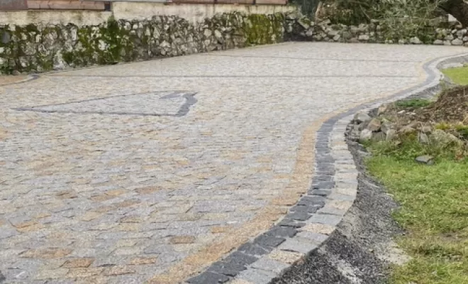 Création et réalisation d'un aménagement extérieur de pavés en granit à Sainte Colome
