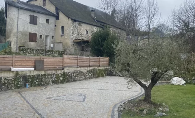 Création et réalisation d'un aménagement extérieur de pavés en granit à Sainte Colome