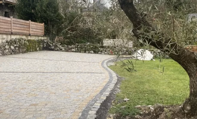 Création et réalisation d'un aménagement extérieur de pavés en granit à Sainte Colome