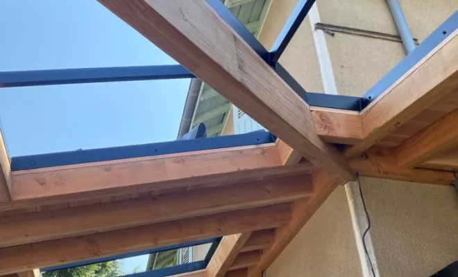 Création et réalisation d'une couverture de terrasse métal et bois à Laas, Orthez, Atelier CS