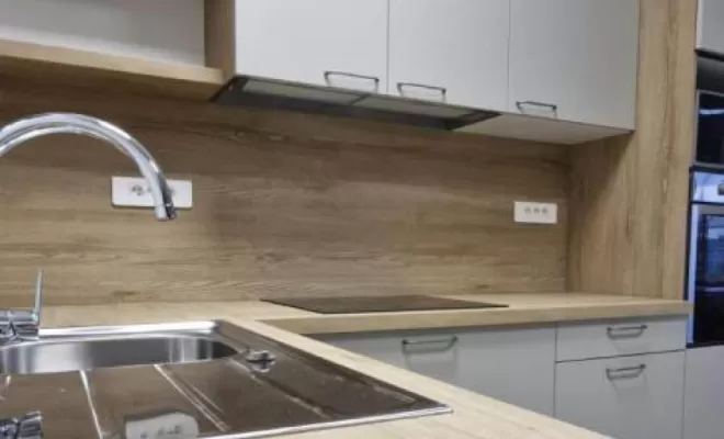 Création d'une cuisine sur mesure pour des locaux de gare à Puyoo