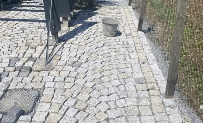 Maître d’œuvre pour aménagement d’allée extérieure en pavé à Navarrenx