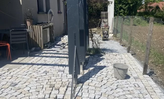 Maître d’œuvre pour aménagement d’allée extérieure en pavé à Navarrenx